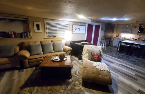 Erda Apartment | Centrally located, mountain views, on the golf course! Comfortable and clean!