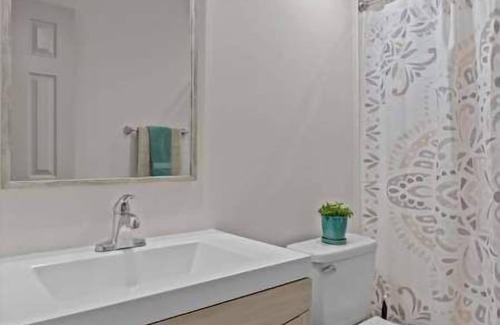 Norfolk - Virginia Beach House | Centrally Located 2BR 2Bath Home