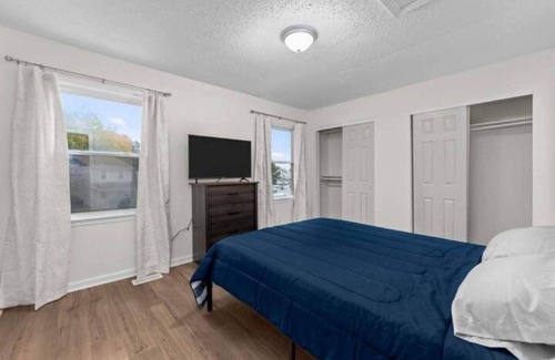 Norfolk - Virginia Beach House | Centrally Located 2BR 2Bath Home