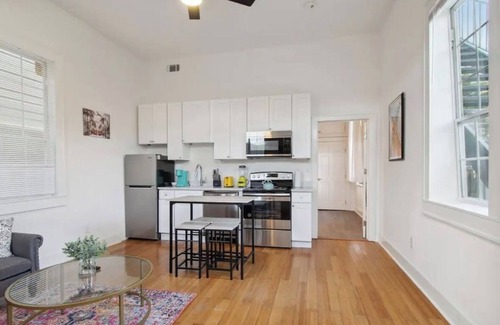 South 7th Ward Apartment | Centrally located 1bed 1bath,walk to French Q, Bourbon St. & Jazz venues