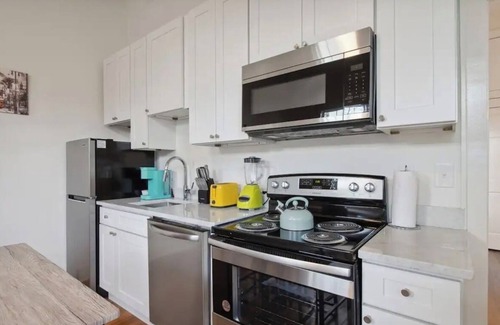 South 7th Ward Apartment | Centrally located 1bed 1bath,walk to French Q, Bourbon St. & Jazz venues