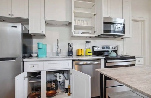 South 7th Ward Apartment | Centrally located 1bed 1bath,walk to French Q, Bourbon St. & Jazz venues