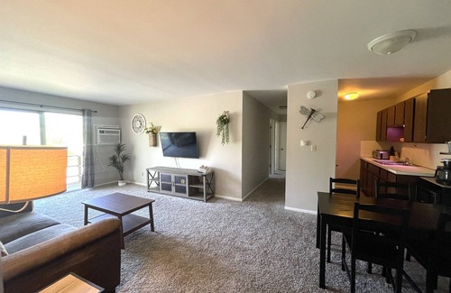 Bloomington Apartment | Centrally Located 2 Bedroom Apartment
