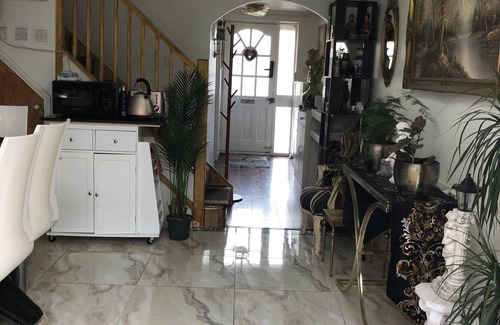 Elephant and Castle House | Centrally Located 4 Bedroom House