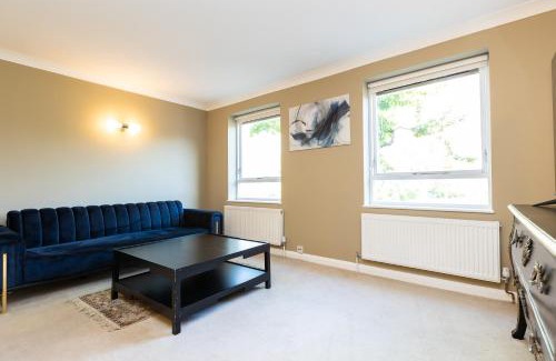 Harrow Road House | Centrally located 5BR Flat wParking, Maida Vale