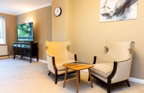 Harrow Road House | Centrally located 5BR Flat wParking, Maida Vale