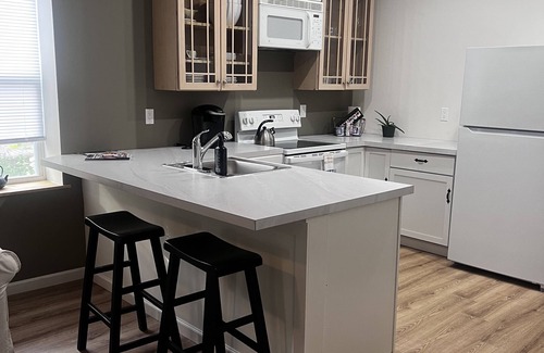 Albany Apartment | Centrally Located-5G Wifi-Washer & Dryer