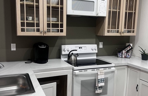 Albany Apartment | Centrally Located-5G Wifi-Washer & Dryer