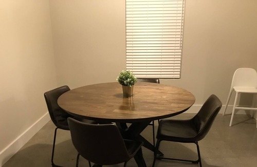 Carbondale House | Centrally located and family friendly.