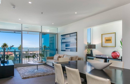 Victor Harbor Apartment | Centrally located apartment with stunning ocean views