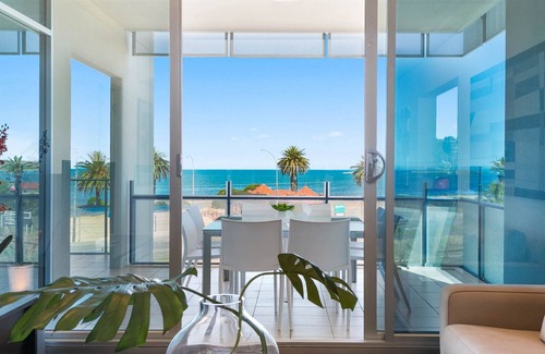 Victor Harbor Apartment | Centrally located apartment with stunning ocean views