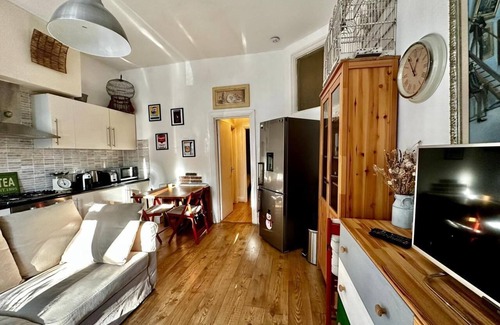Ferndale Apartment | Centrally Located Brixton Haven