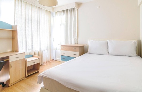 Mecidiyekoy Apartment | Centrally Located, Chic Flat in Sisli