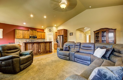 Southwest Ada County Alliance House | CENTRALLY LOCATED & CLOSE TO THE VILLAGE IN MERIDIAN, DOWNTOWN BOISE, & AIRPORT