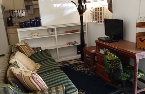 Nassau Apartment | Centrally-Located, Comfortable & Secure Hide-Away