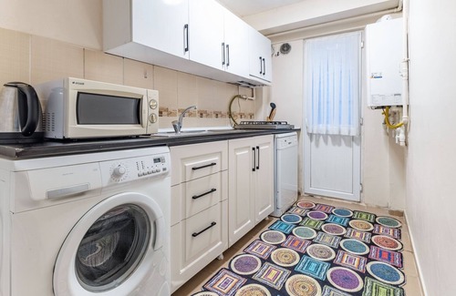 Mecidiyekoy Apartment | Centrally Located Cozy Flat 15 min to Cevahir Mall