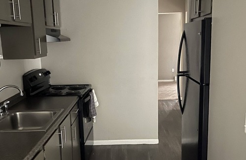 Toledo Apartment | Centrally located Cozy 2 bedroom Apartment 8 Mins from the Mall