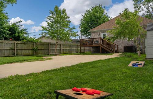 North Nashville House | Centrally Located Cozy Pet Friendly Cottage
