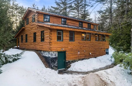 Newbury House | Centrally Located Custom Log House