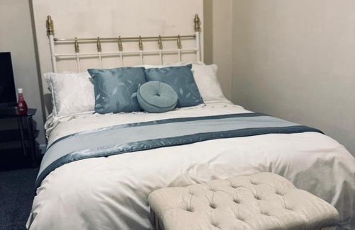 Leeds House | Centrally located Double Bedroom in Leeds