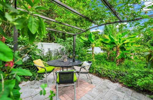 Orlando House | Centrally Located Guest Suite Retreat