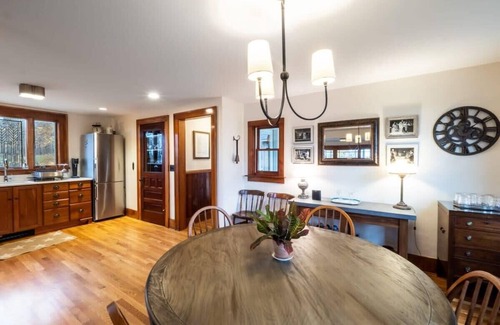 Lee House | Centrally Located Historical Home