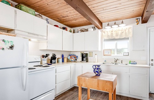 Coupeville House | Centrally located home & loft near the beach with water views, fireplace & deck