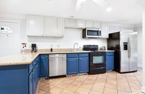 Lakewood Apartment | Centrally located in New Orleans, Perfect for traveling professionals