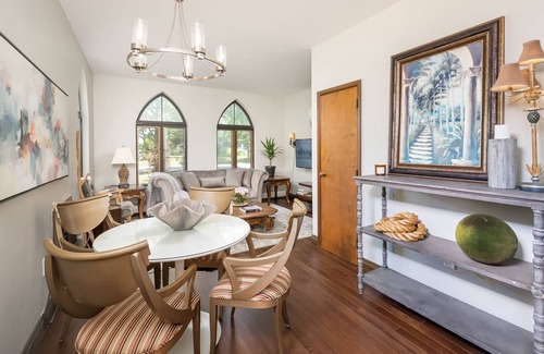 Delaware House | Centrally located Mansion Guest House