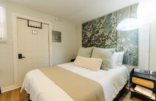 Memphis House | Centrally Located Memphis Tiny Home Queen Bed REAR