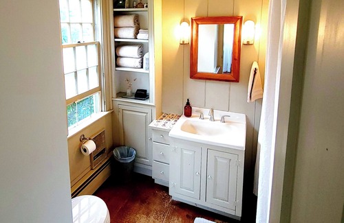 Whitefield Other | Centrally located MidCoast country farmhouse suite, just 20 minutes to Route 1!