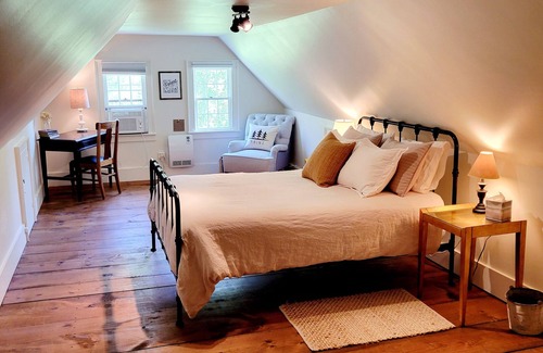 Whitefield Other | Centrally located MidCoast country farmhouse suite, just 20 minutes to Route 1!