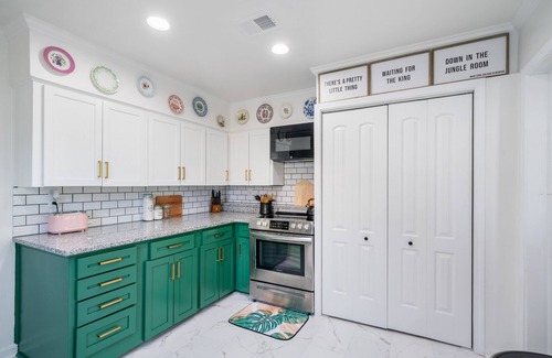 University District House | Centrally located near Midtown & Liberty Park- 7 ml to Beale! Stylish 4Bdroom!