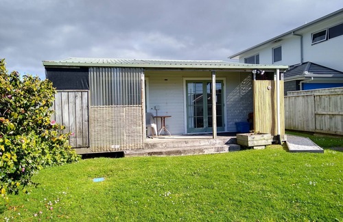 New Plymouth Cottage | Centrally located cottage in quiet location
