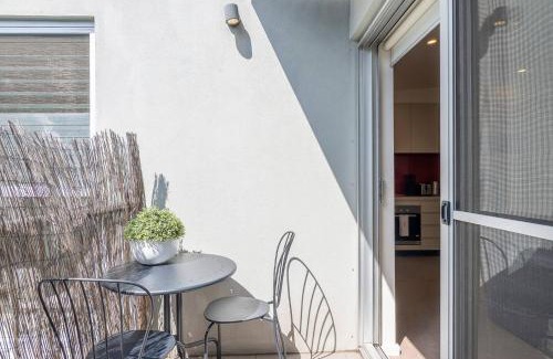 Pyrmont Apartment | Centrally Located Pyrmont Paradise with Patio