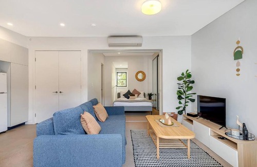Pyrmont Apartment | Centrally Located Pyrmont Paradise with Patio