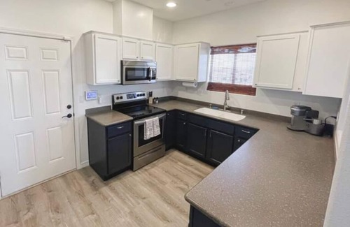 Fort Mohave House | Centrally Located River Home with Mountain Views!