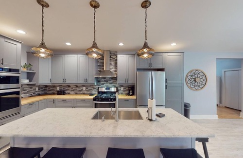 Clear Lake House | Centrally Located - Renovated and Roomy!