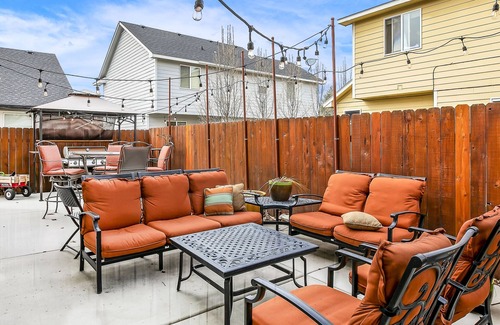 West Valley House | Centrally located & ready for family fun!