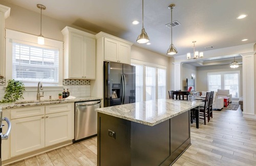 Eastside Promise Neighborhood House | Centrally Located Stunning 3BR 2BA Near Downtown
