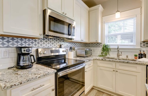Eastside Promise Neighborhood House | Centrally Located Stunning 3BR 2BA Near Downtown