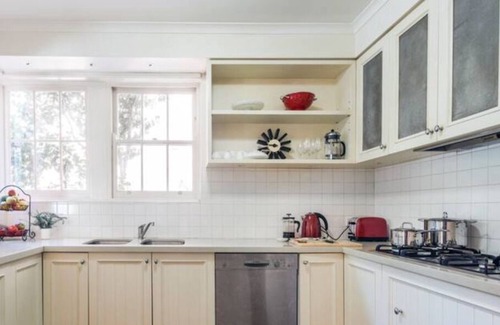 Toorak House | Centrally located Toorak Apartment