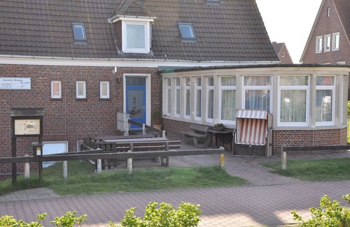 Baltrum Apartment | Centrally located upper floor apartment with 2 bedrooms, close to the beach