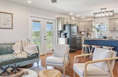 Ashley Oaks House | Centrally Located | Modern Home in the Smokies
