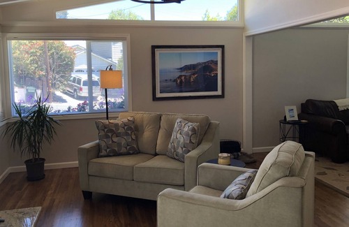 Del Rey Oaks House | Centrally located to all that the Monterey area has to offer!