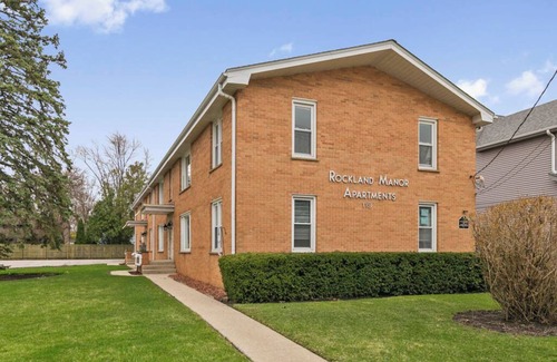 Libertyville Apartment | Centrally Located 2 Bedroom
