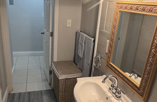 Azalea Park House | Centrally located