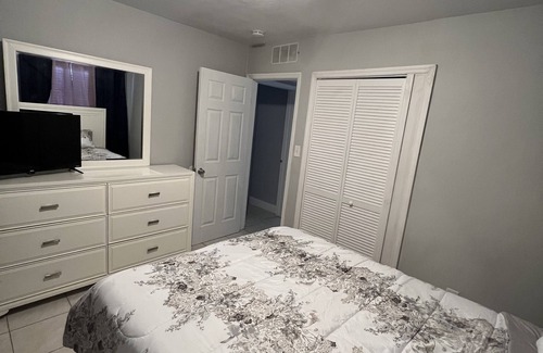 Azalea Park House | Centrally located