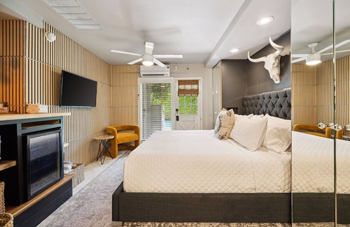 Tahquitz River Estates Hotel | Centrally Located - Desert Zen Unit D