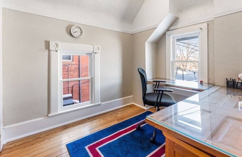 Baker House | Centrally located Victorian!